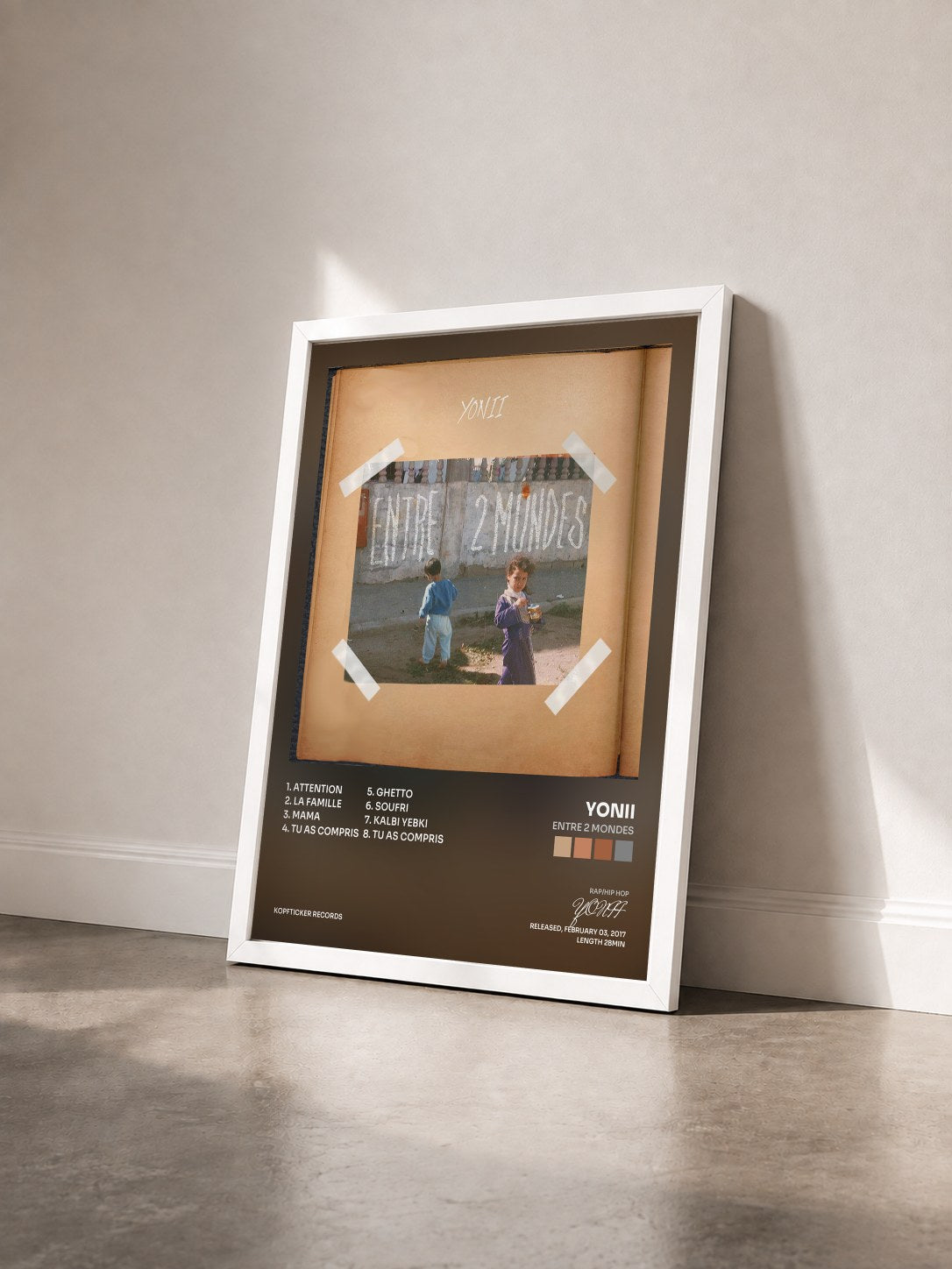 #blanc Tableau de l'album Entre 2 Mondes de YONII vu de trois quarts, cadre blanc