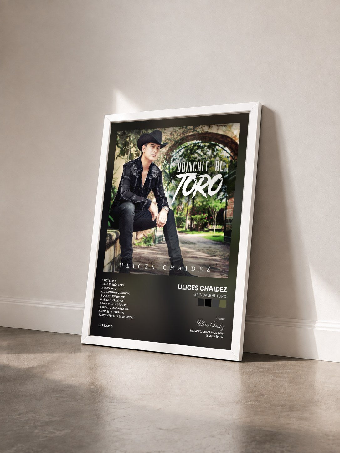 #blanc Tableau de l'album Brincale al Toro de Ulices Chaidez vu de trois quarts, cadre blanc