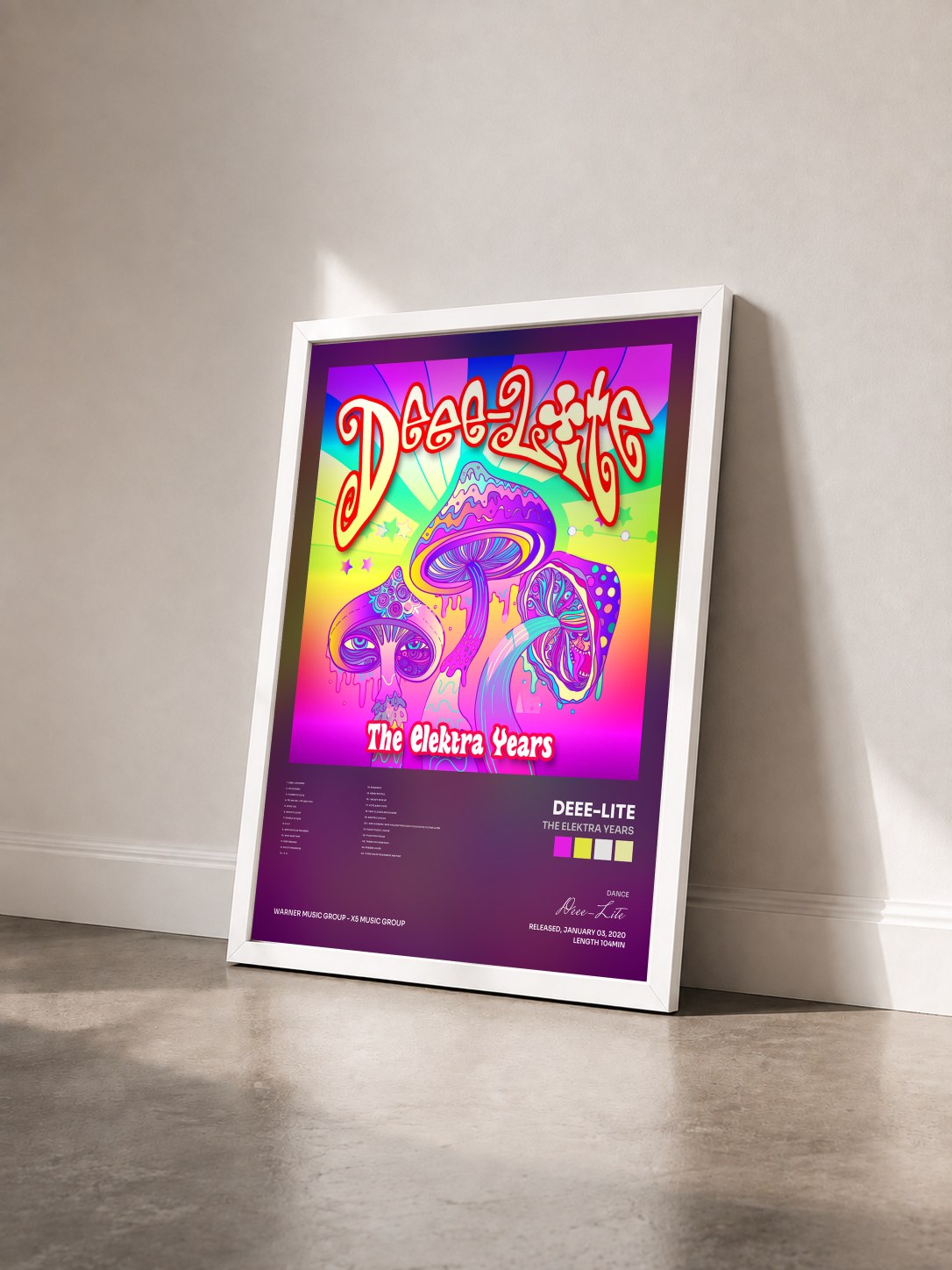 #blanc Tableau de l'album The Elektra Years de Deee-Lite vu de trois quarts, cadre blanc