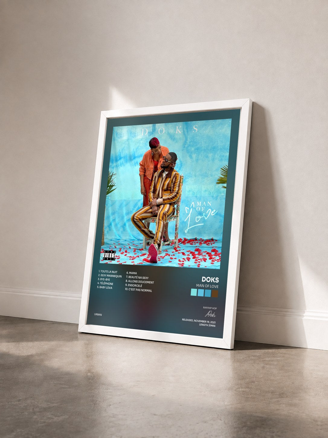 #blanc Tableau de l'album Man Of Love de Doks vu de trois quarts, cadre blanc