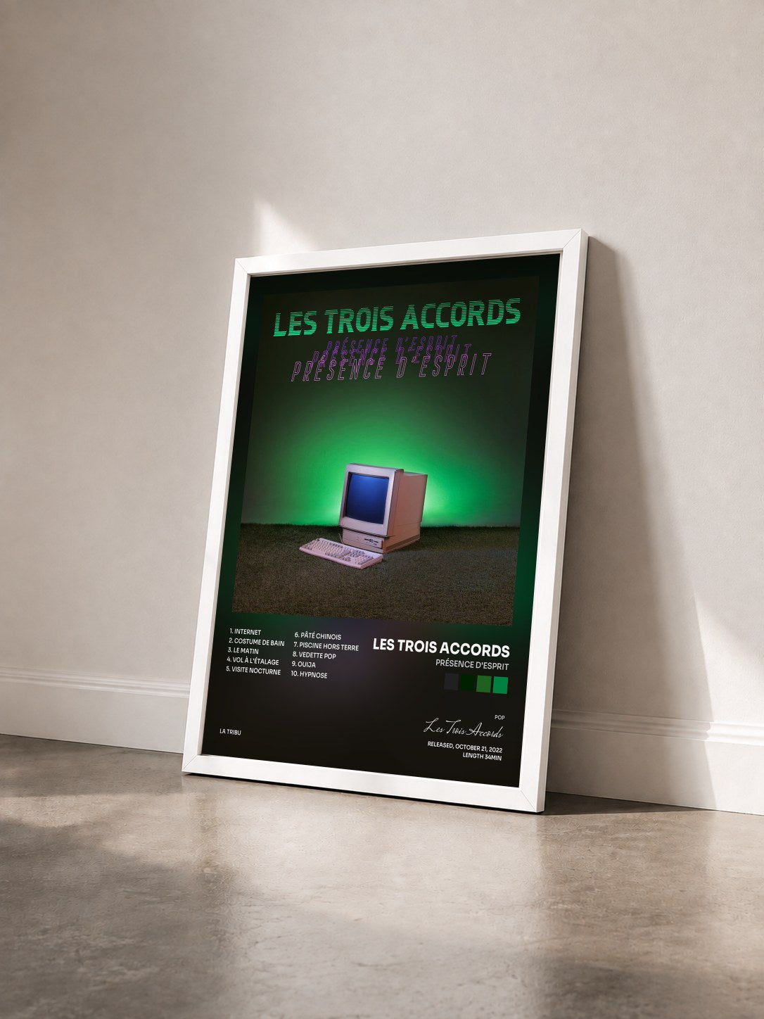 #blanc Tableau de l'album Présence d'esprit de Les Trois Accords vu de trois quarts, cadre blanc