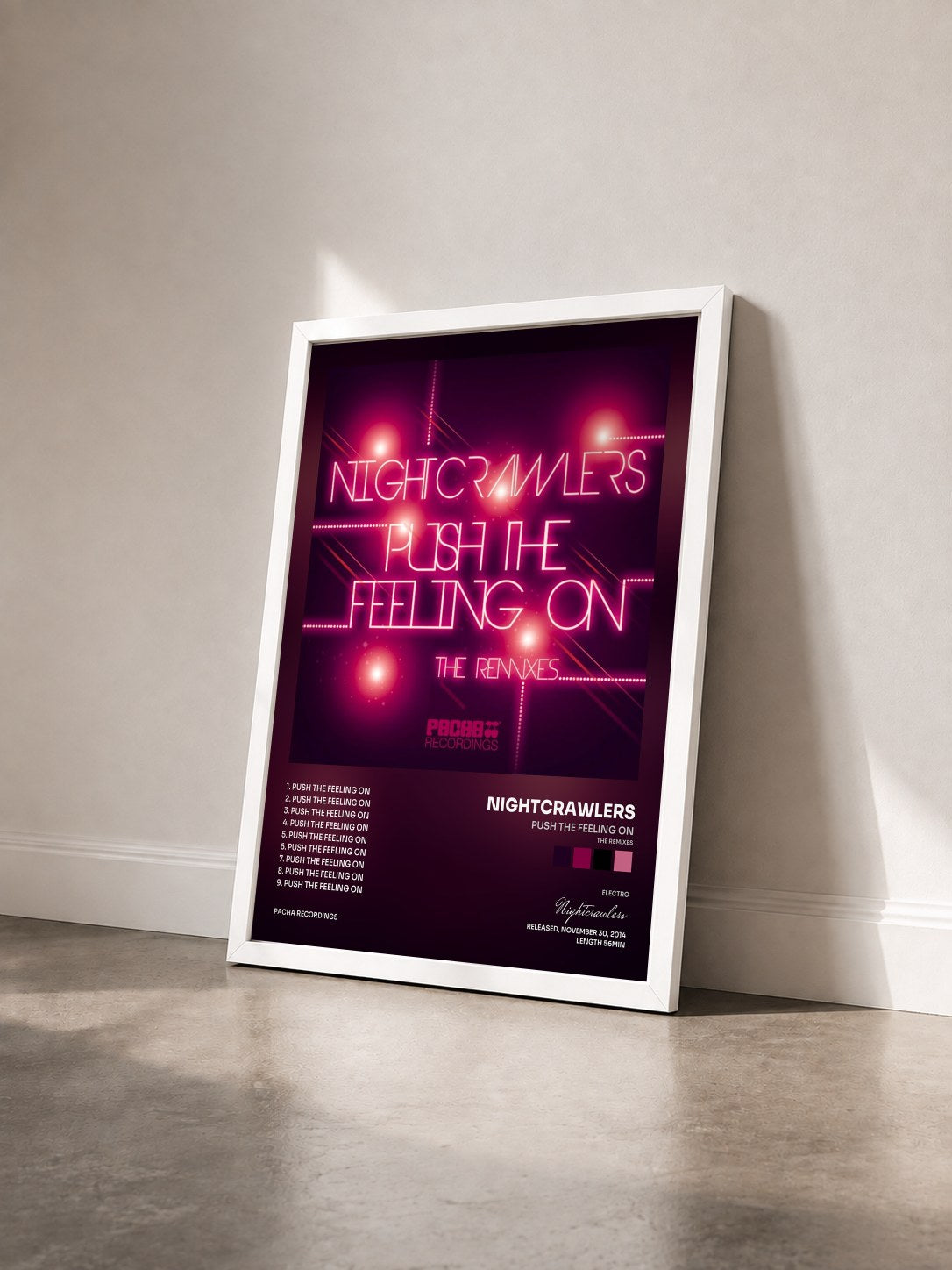 #blanc Tableau de l'album Push the Feeling On (The Remixes) de Nightcrawlers vu de trois quarts, cadre blanc