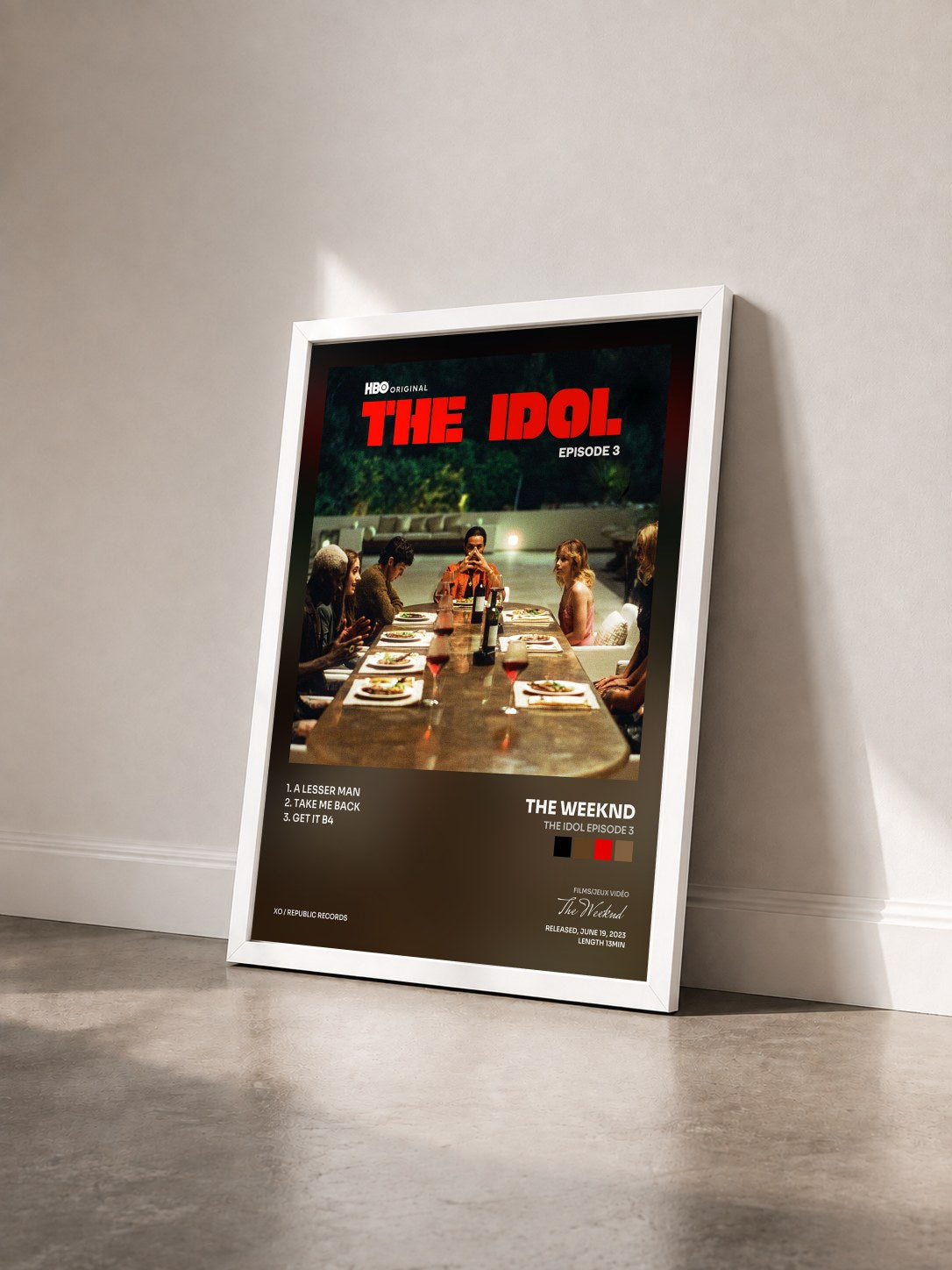 #blanc Tableau de l'album The Idol Episode 3 de The Weeknd vu de trois quarts, cadre blanc