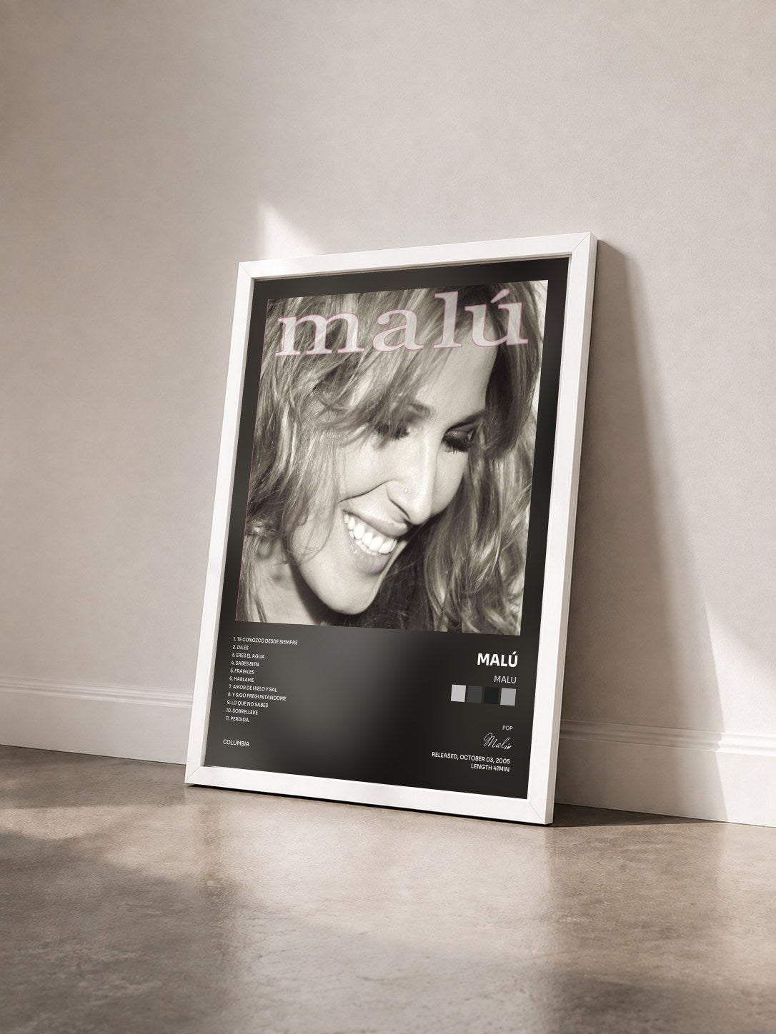 #blanc Tableau de l'album Malu de Malú vu de trois quarts, cadre blanc