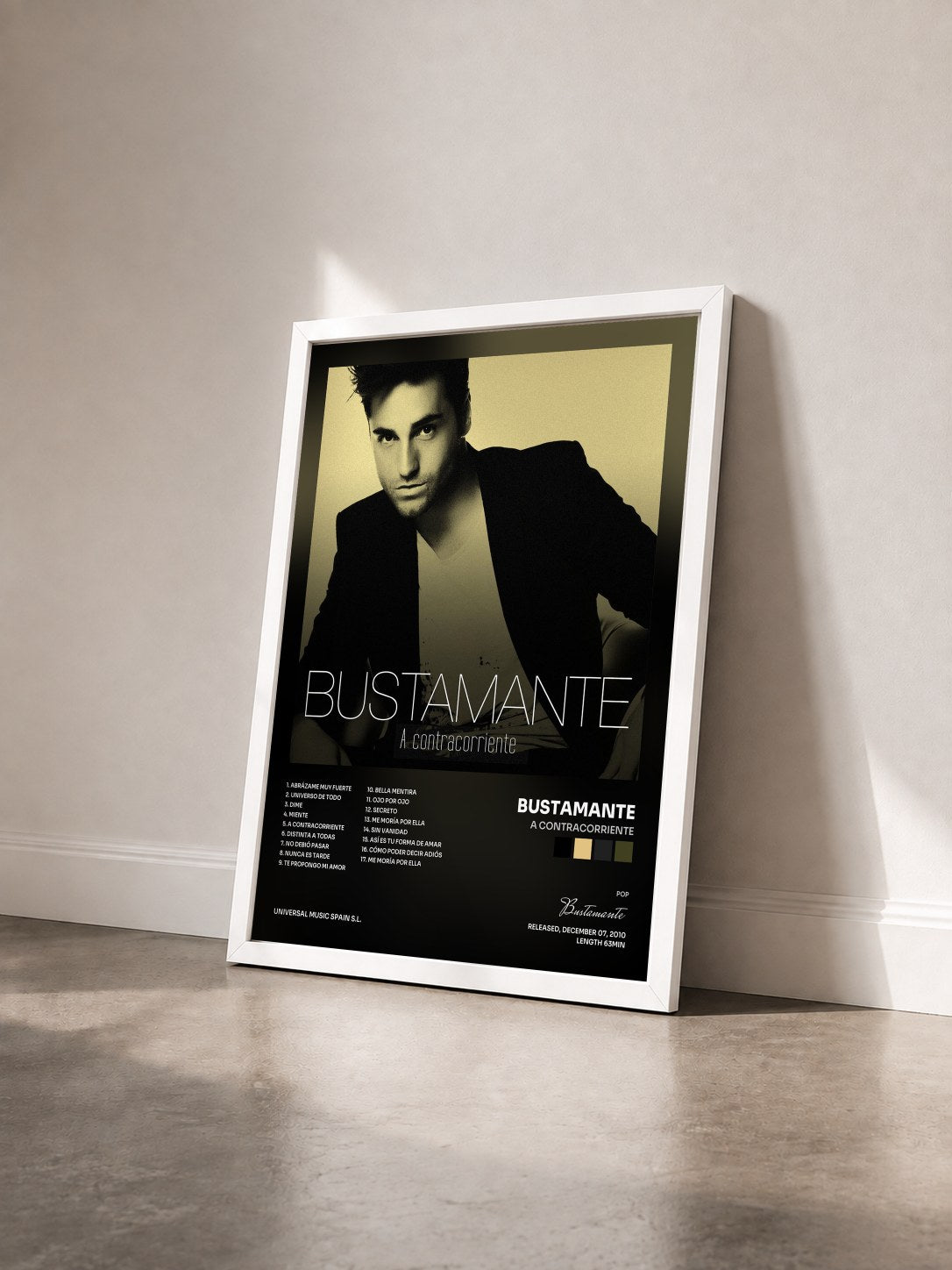 #blanc Tableau de l'album A Contracorriente de Bustamante vu de trois quarts, cadre blanc