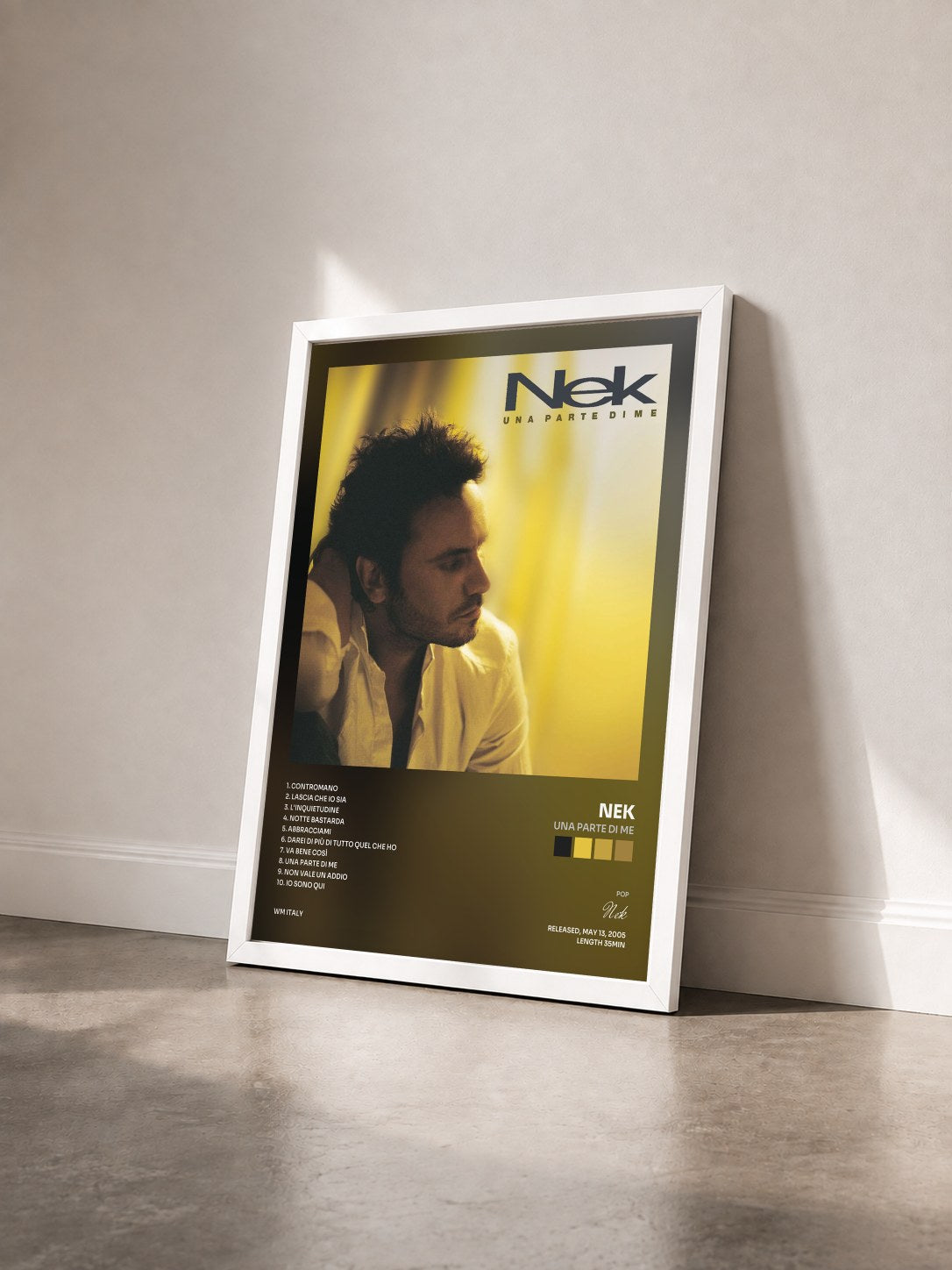 #blanc Tableau de l'album Una parte di me de Nek vu de trois quarts, cadre blanc