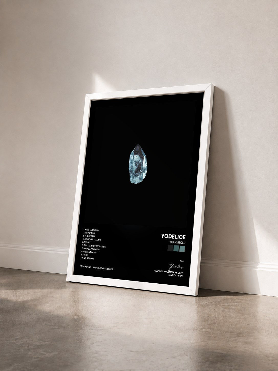 #blanc Tableau de l'album The Circle de Yodelice vu de trois quarts, cadre blanc