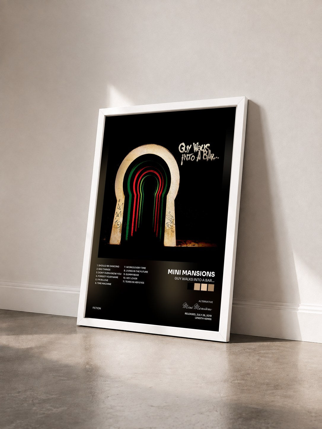 #blanc Tableau de l'album Guy Walks Into A Bar… de Mini Mansions vu de trois quarts, cadre blanc