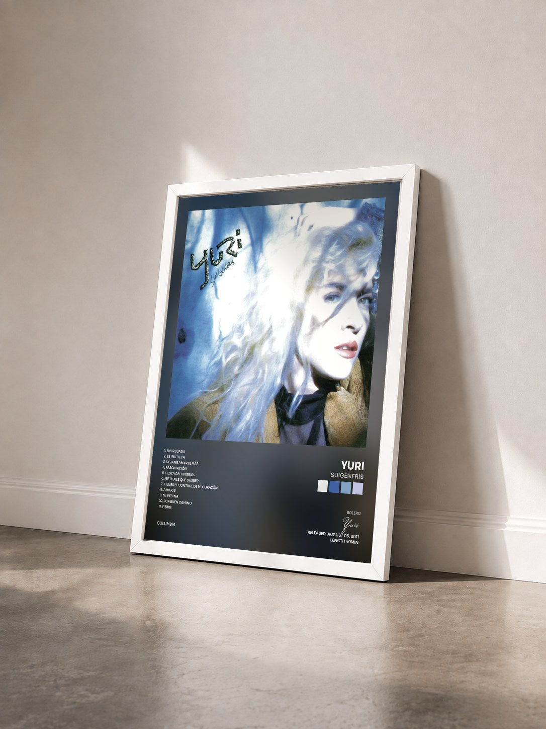 #blanc Tableau de l'album Suigeneris de Yuri vu de trois quarts, cadre blanc
