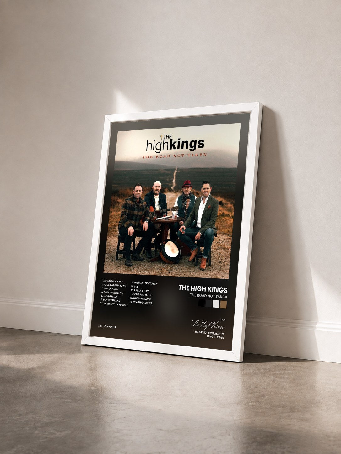 #blanc Tableau de l'album The Road Not Taken de The High Kings vu de trois quarts, cadre blanc
