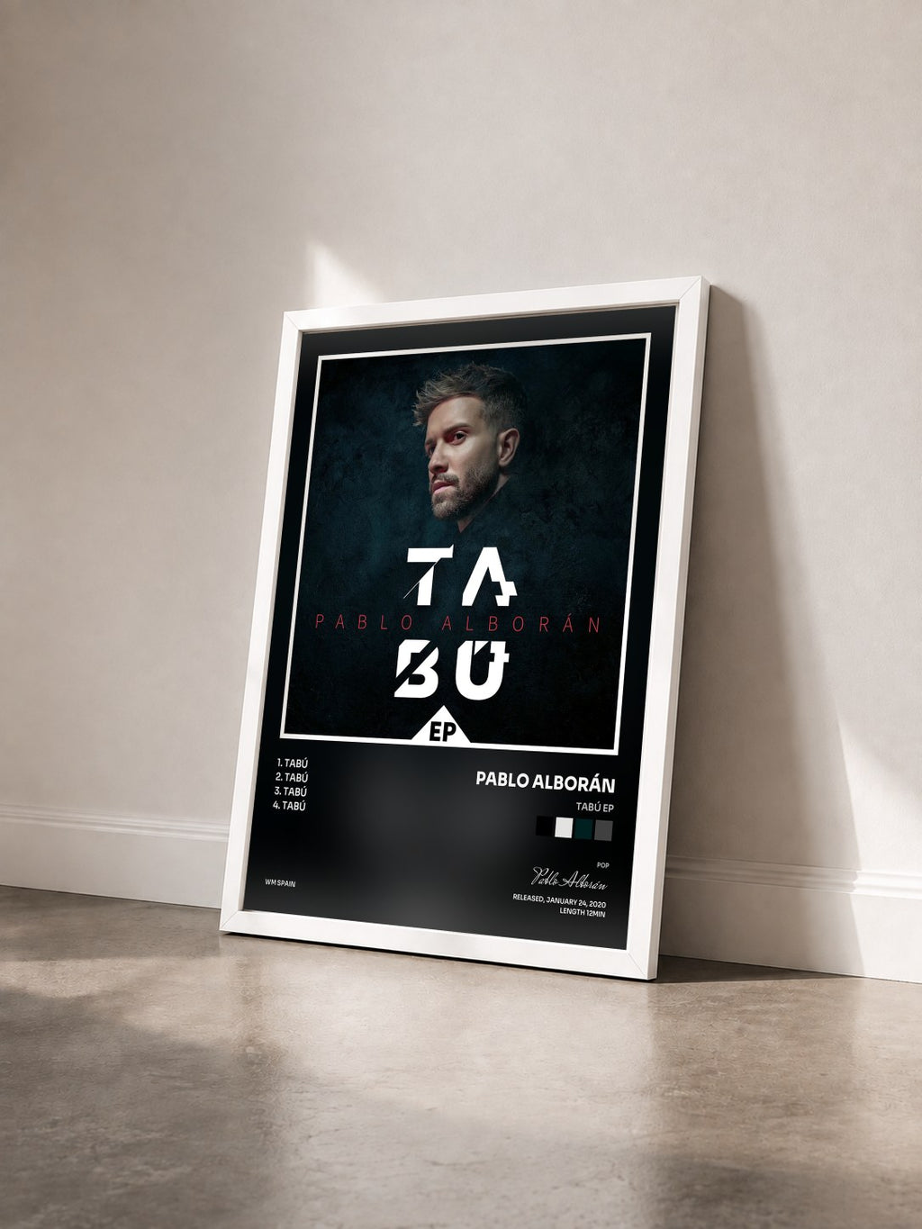 #blanc Tableau de l'album Tabú EP de Pablo Alborán vu de trois quarts, cadre blanc