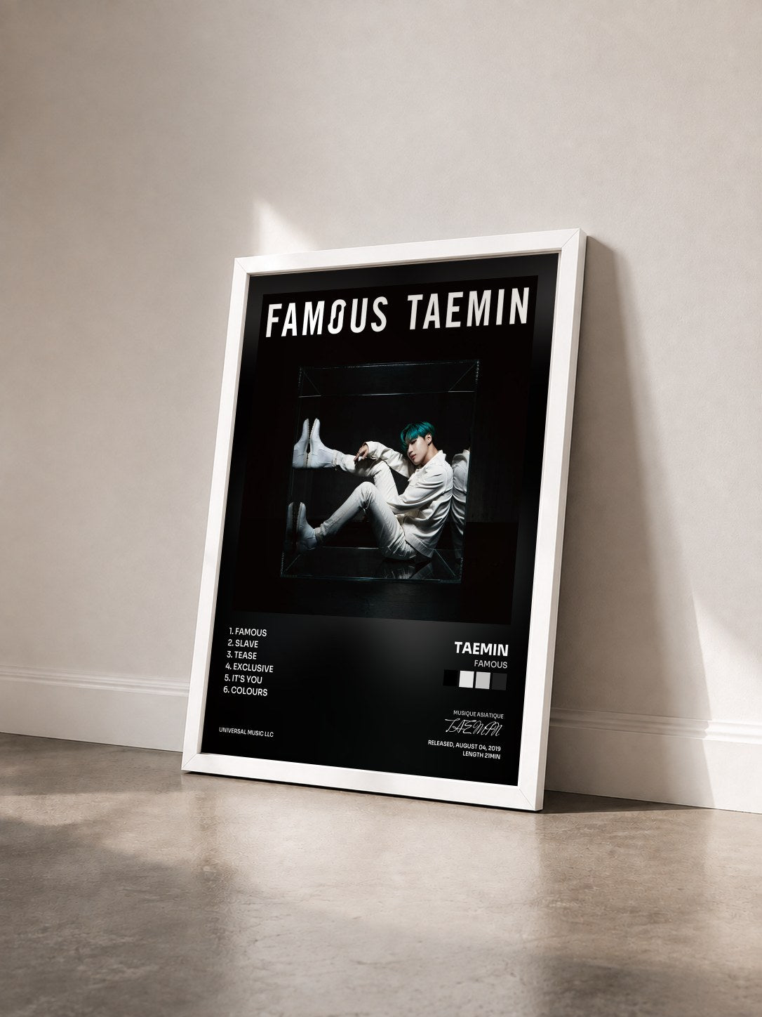 #blanc Tableau de l'album Famous de TAEMIN vu de trois quarts, cadre blanc