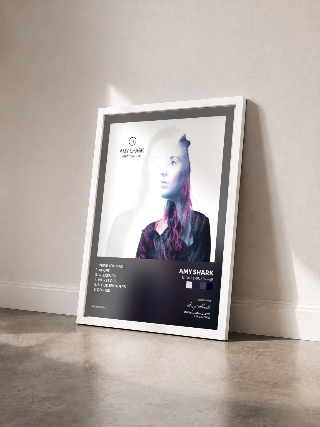 #blanc Tableau de l'album Night Thinker - EP de Amy Shark vu de trois quarts, cadre blanc