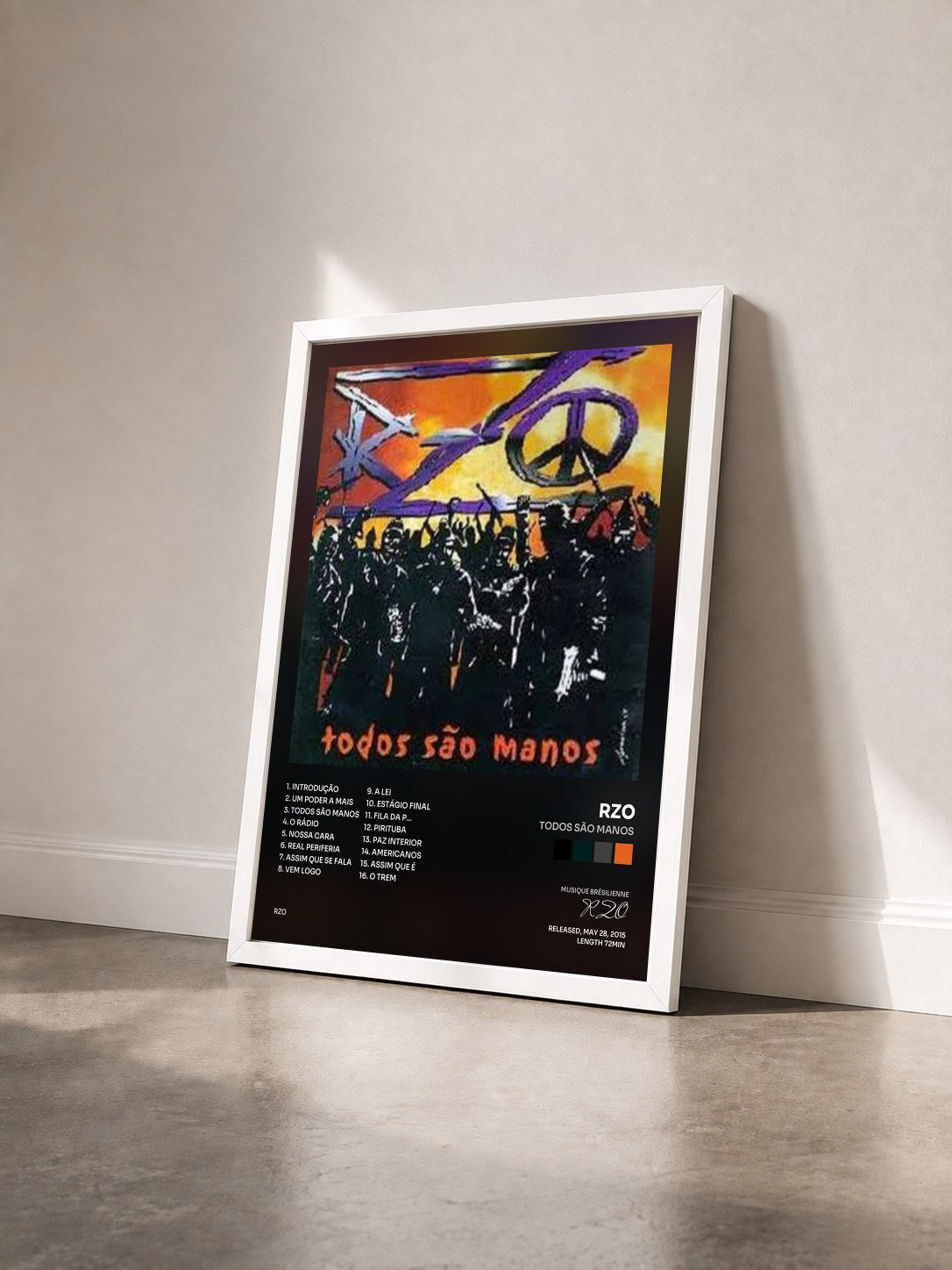 #blanc Tableau de l'album Todos São Manos de RZO vu de trois quarts, cadre blanc