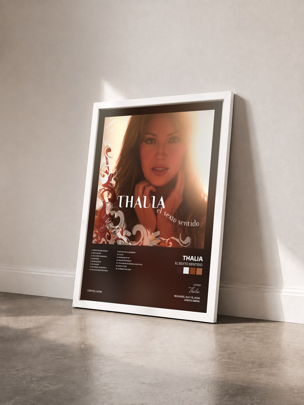 #blanc Tableau de l'album El Sexto Sentido de Thalia vu de trois quarts, cadre blanc