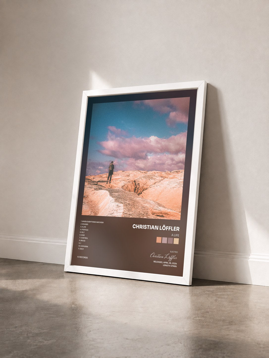 #blanc Tableau de l'album A Life de Christian Löffler vu de trois quarts, cadre blanc