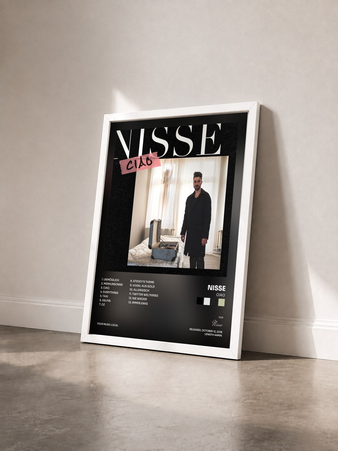#blanc Tableau de l'album Ciao de Nisse vu de trois quarts, cadre blanc