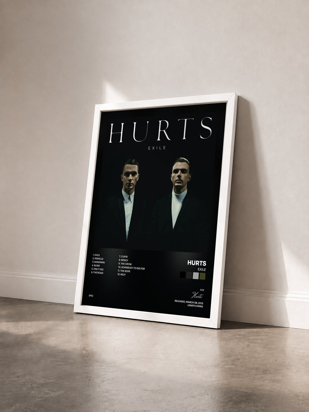 #blanc Tableau de l'album Exile de Hurts vu de trois quarts, cadre blanc