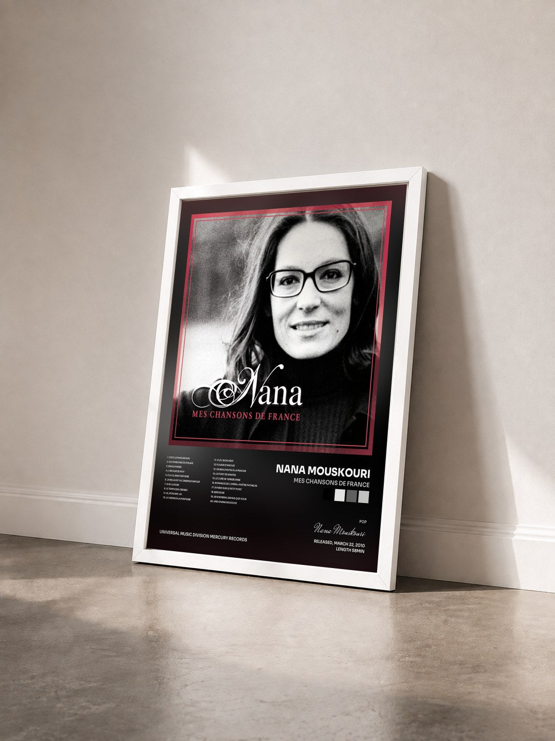 #blanc Tableau de l'album Mes Chansons De France de Nana Mouskouri vu de trois quarts, cadre blanc