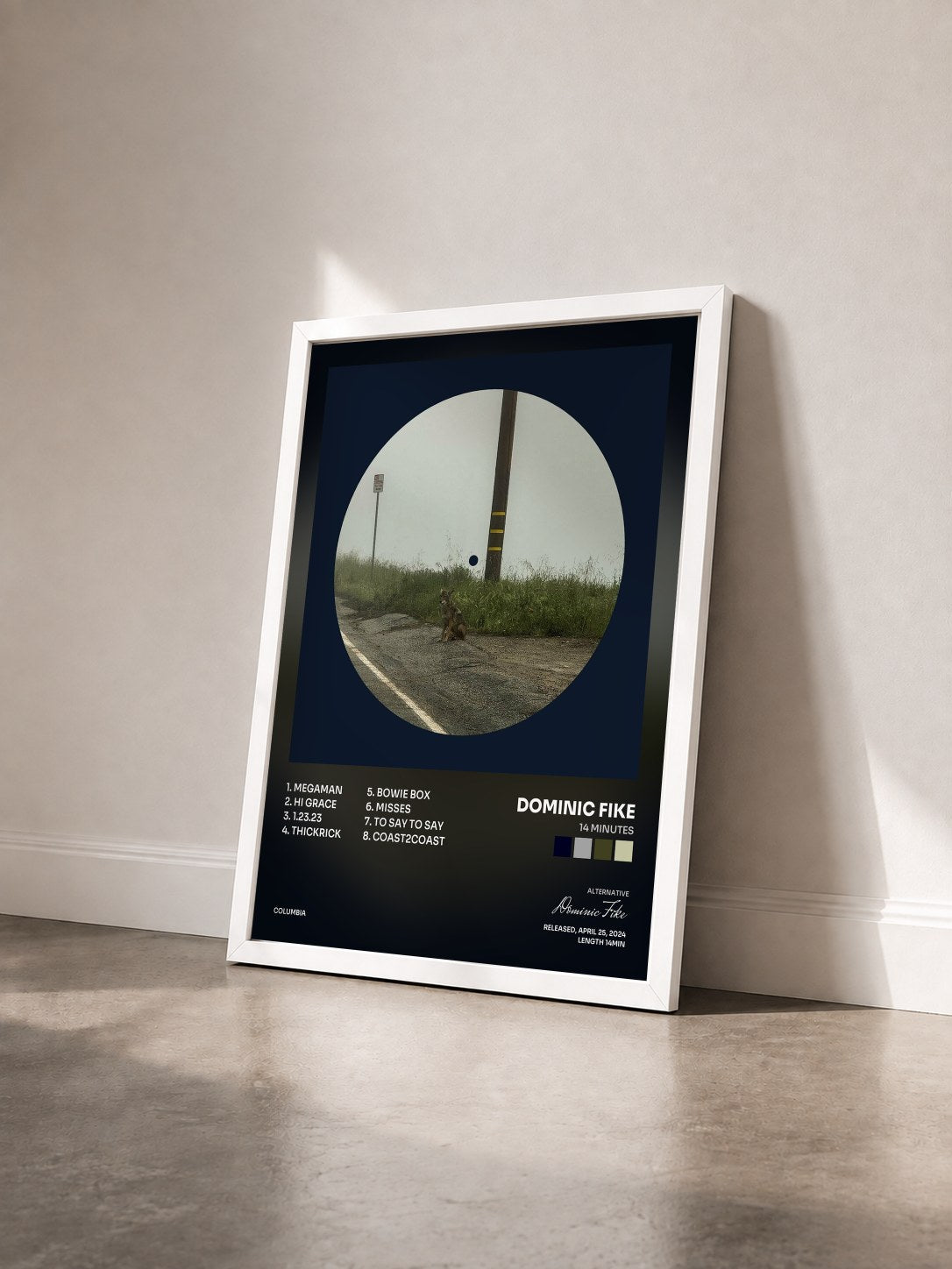 #blanc Tableau de l'album 14 minutes de Dominic Fike vu de trois quarts, cadre blanc