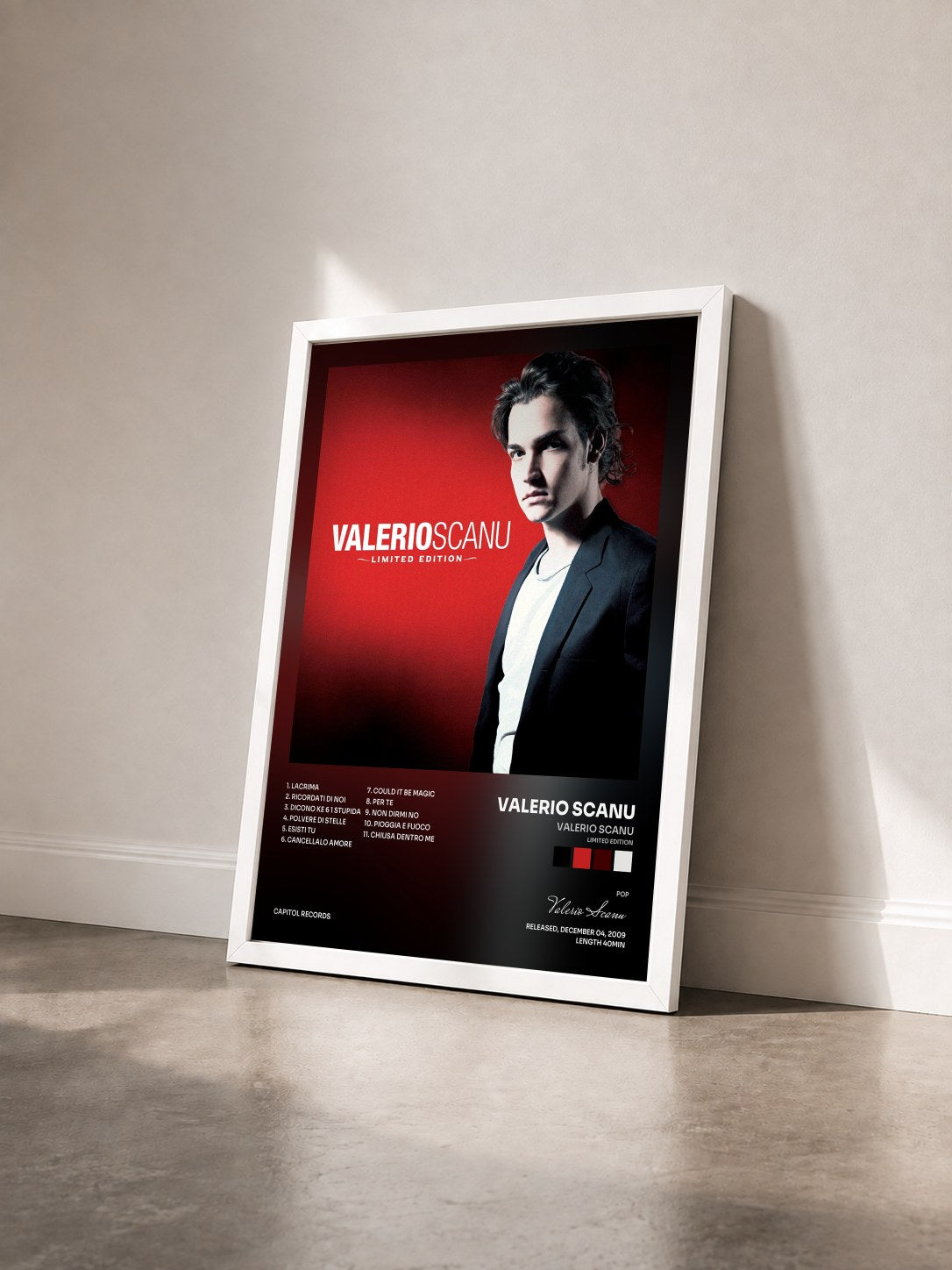 #blanc Tableau de l'album Valerio Scanu (Limited Edition) de Valerio Scanu vu de trois quarts, cadre blanc