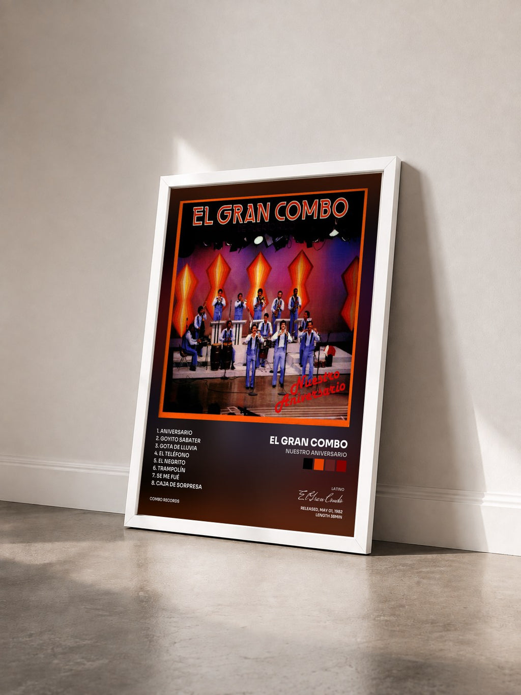 #blanc Tableau de l'album Nuestro Aniversario de El Gran Combo vu de trois quarts, cadre blanc