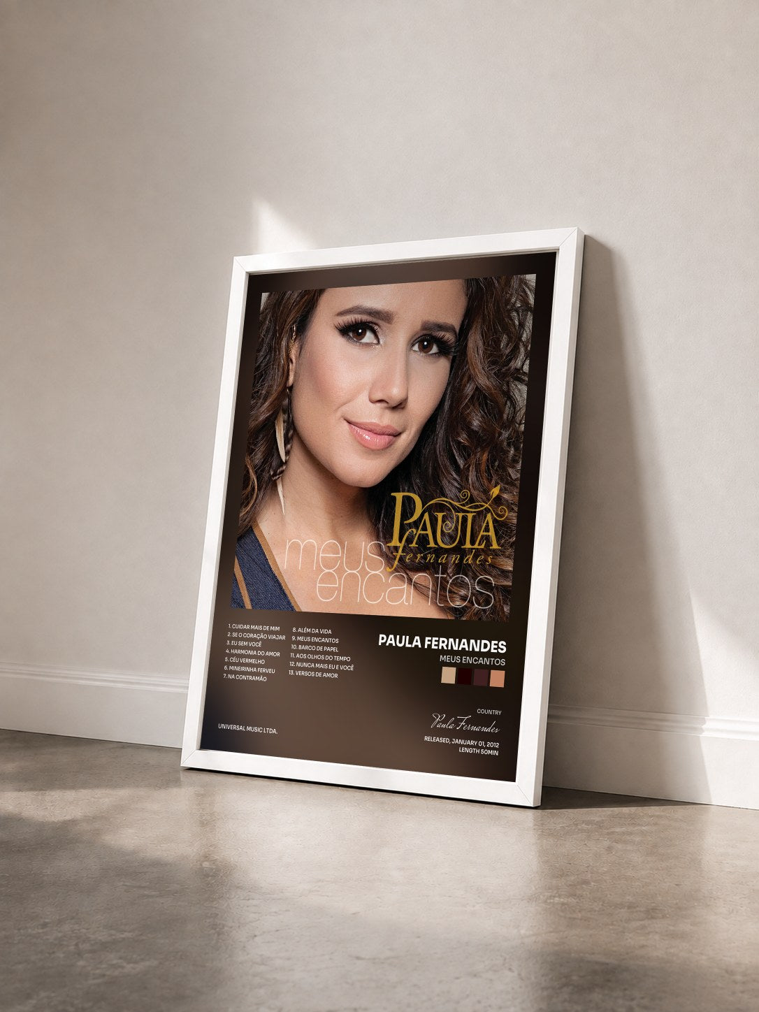 #blanc Tableau de l'album Meus Encantos de Paula Fernandes vu de trois quarts, cadre blanc