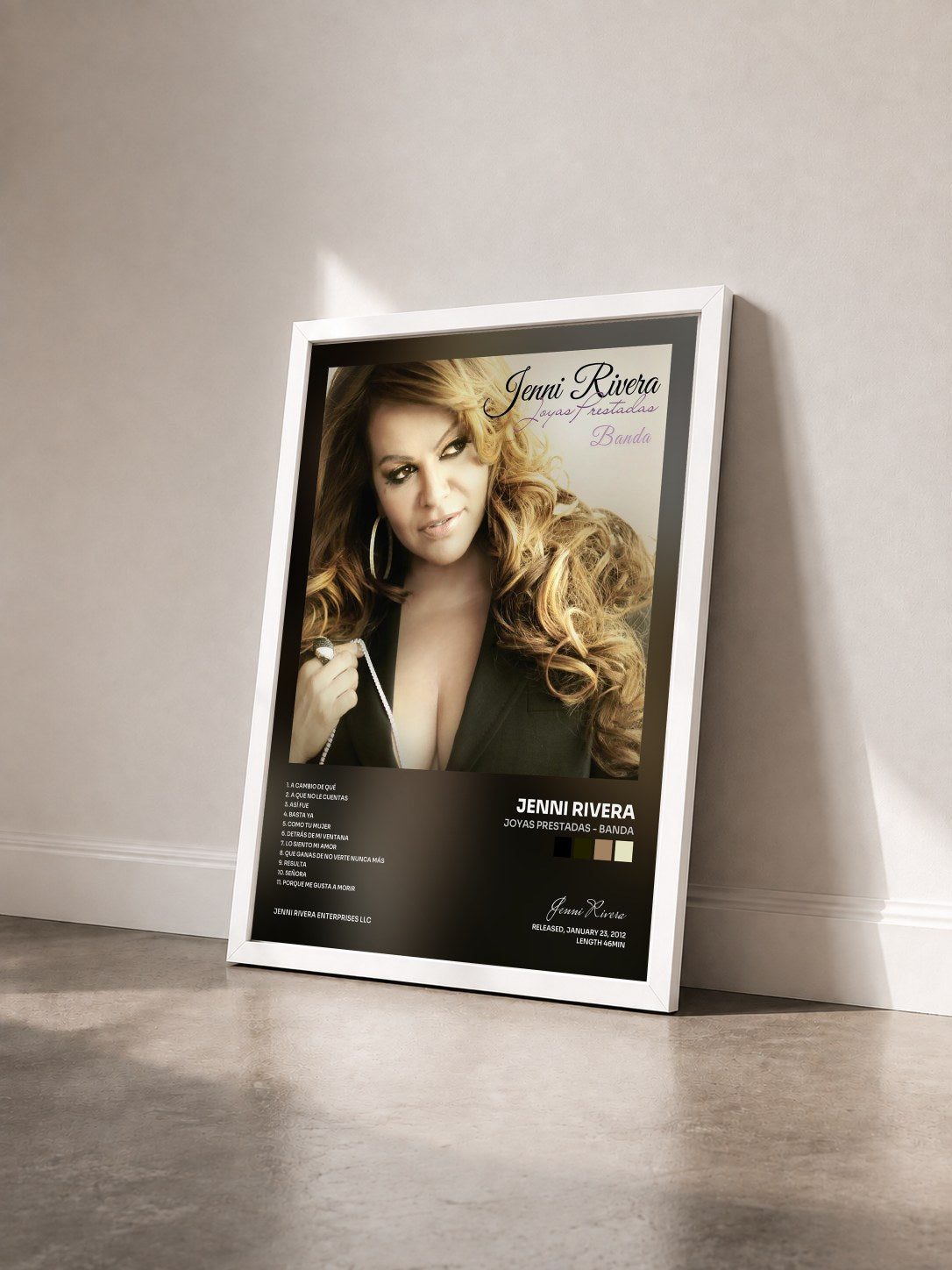 #blanc Tableau de l'album Joyas Prestadas - Banda de Jenni Rivera vu de trois quarts, cadre blanc