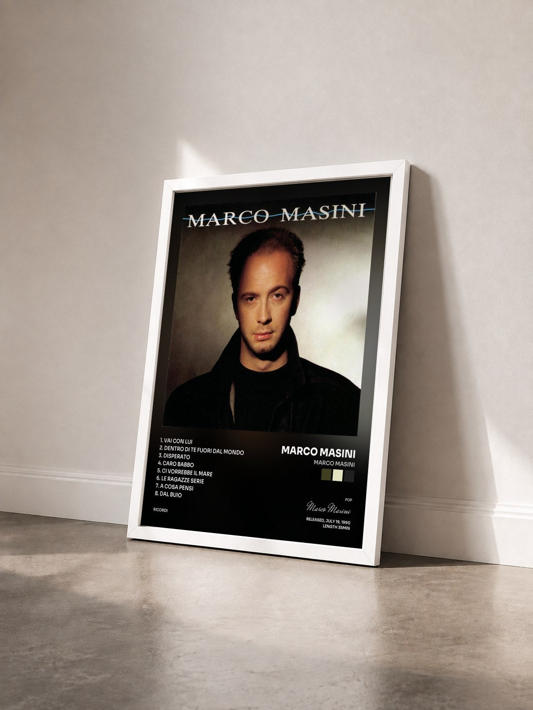 #blanc Tableau de l'album Marco Masini de Marco Masini vu de trois quarts, cadre blanc