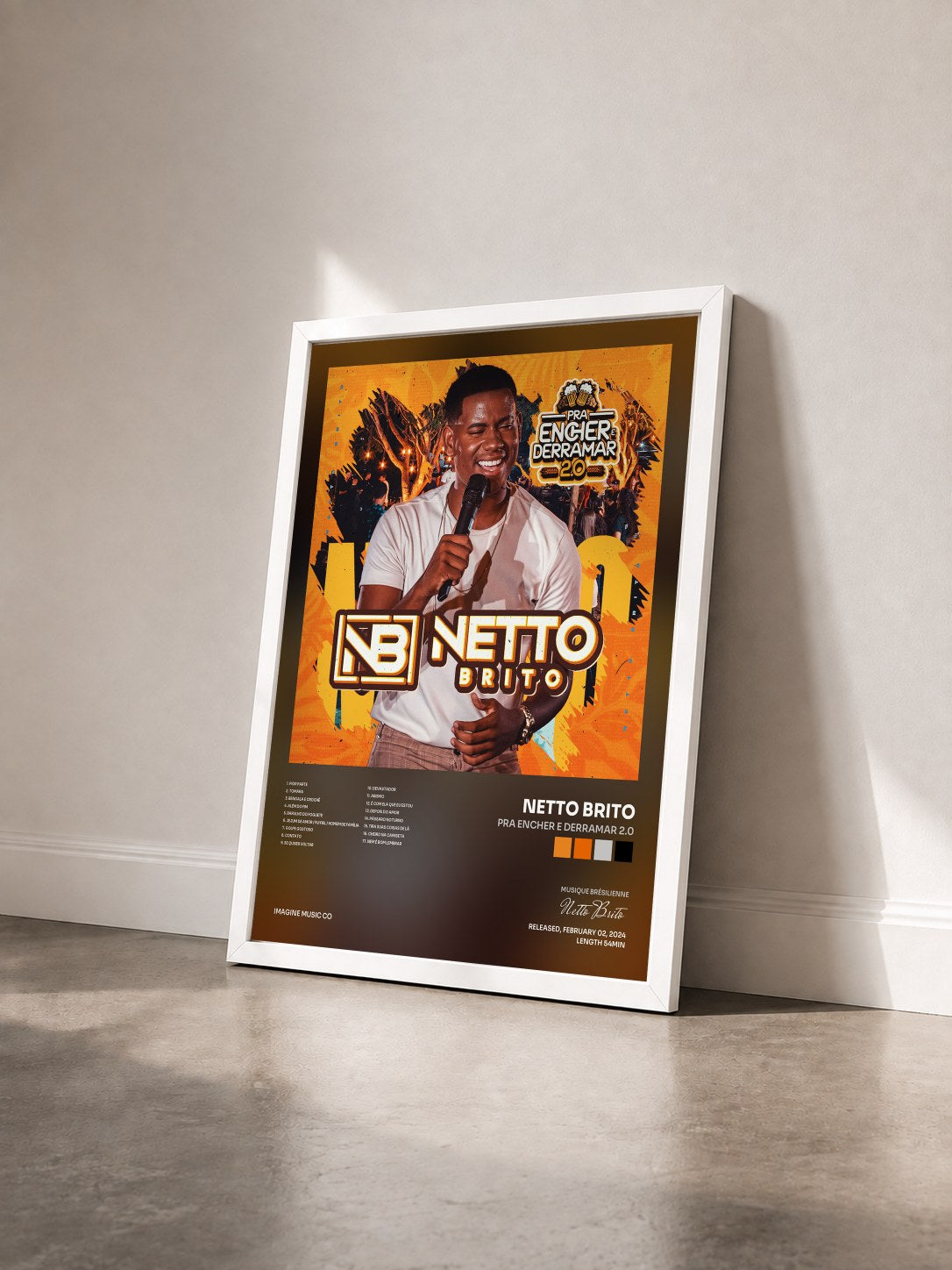 #blanc Tableau de l'album Pra Encher e Derramar 2.0 de Netto Brito vu de trois quarts, cadre blanc