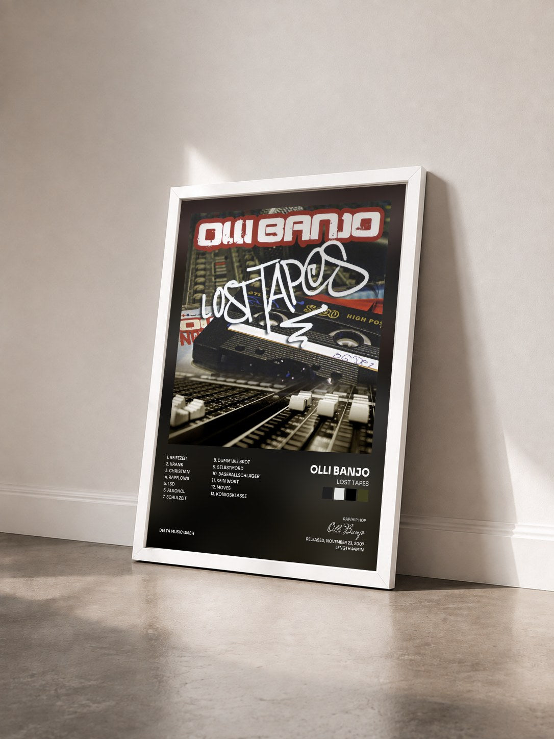 #blanc Tableau de l'album Lost Tapes de Olli Banjo vu de trois quarts, cadre blanc