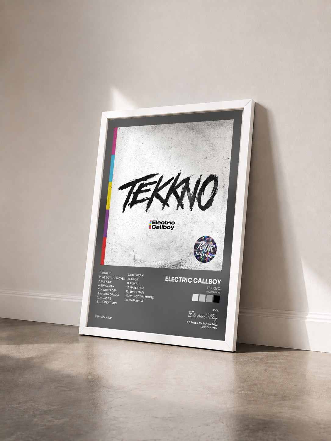 #blanc Tableau de l'album TEKKNO (Tour Edition) de Electric Callboy vu de trois quarts, cadre blanc