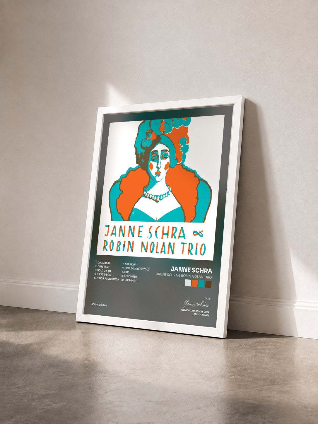 #blanc Tableau de l'album Janne Schra & Robin Nolan Trio de Janne Schra vu de trois quarts, cadre blanc