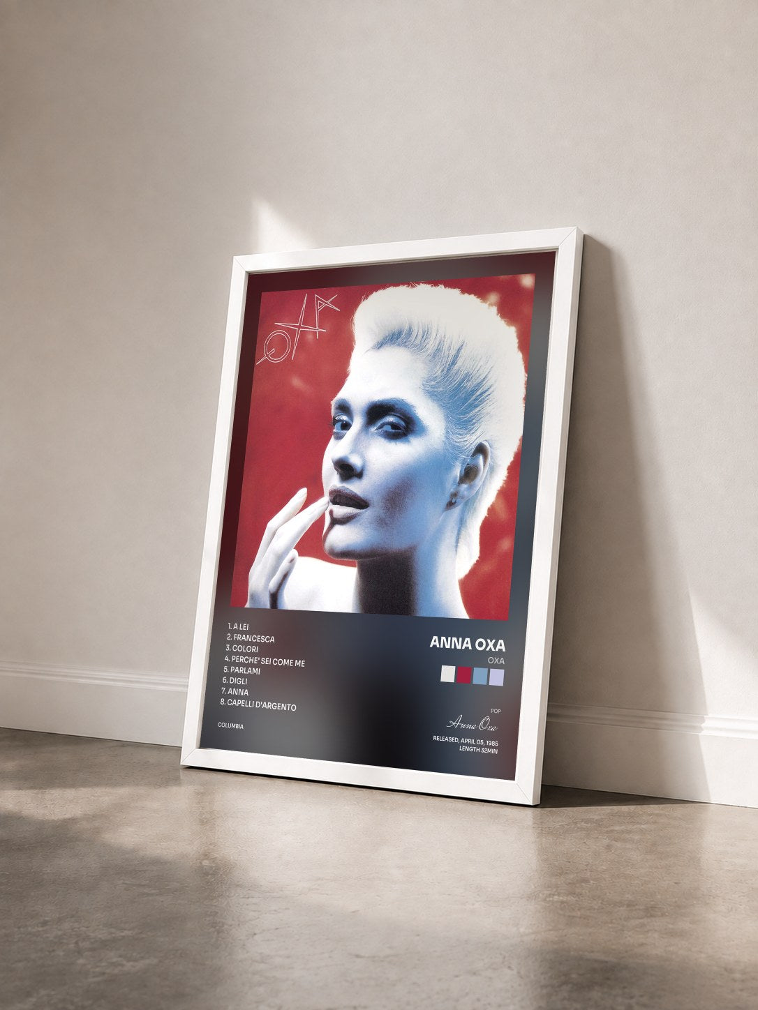 #blanc Tableau de l'album Oxa de Anna Oxa vu de trois quarts, cadre blanc