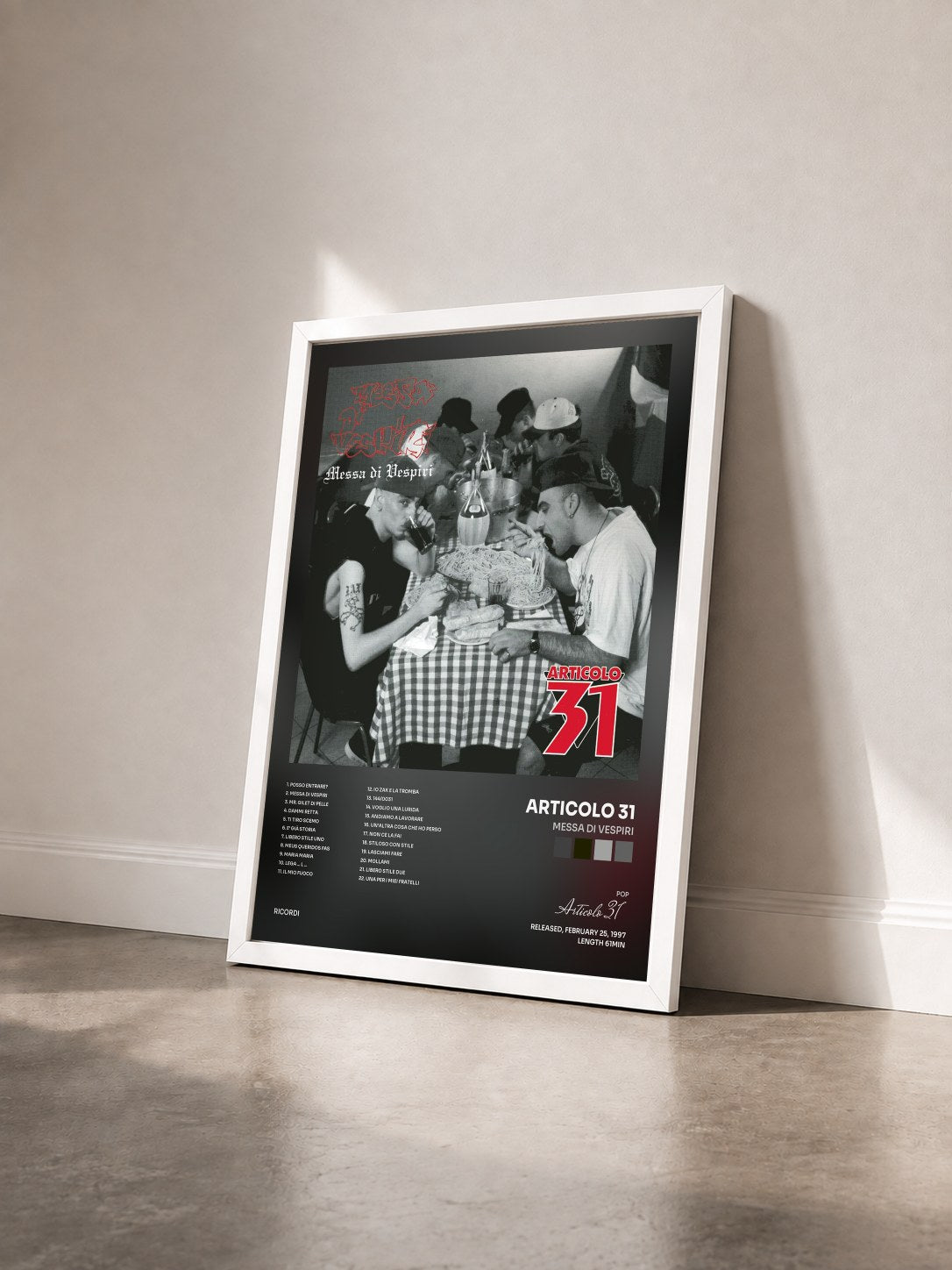 #blanc Tableau de l'album Messa Di Vespiri de Articolo 31 vu de trois quarts, cadre blanc