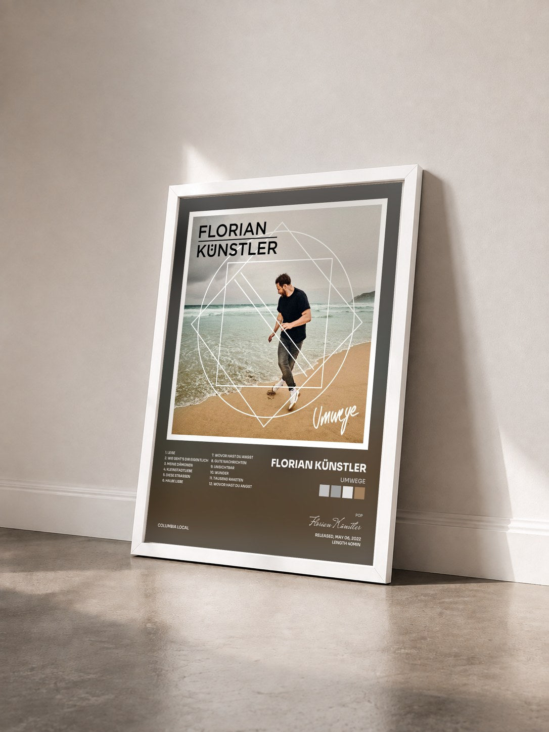 #blanc Tableau de l'album Umwege de Florian Künstler vu de trois quarts, cadre blanc