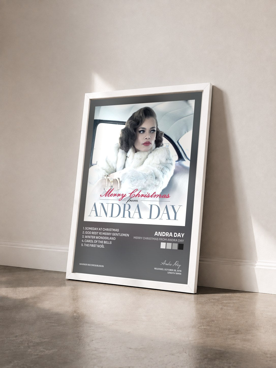 #blanc Tableau de l'album Merry Christmas from Andra Day de Andra Day vu de trois quarts, cadre blanc
