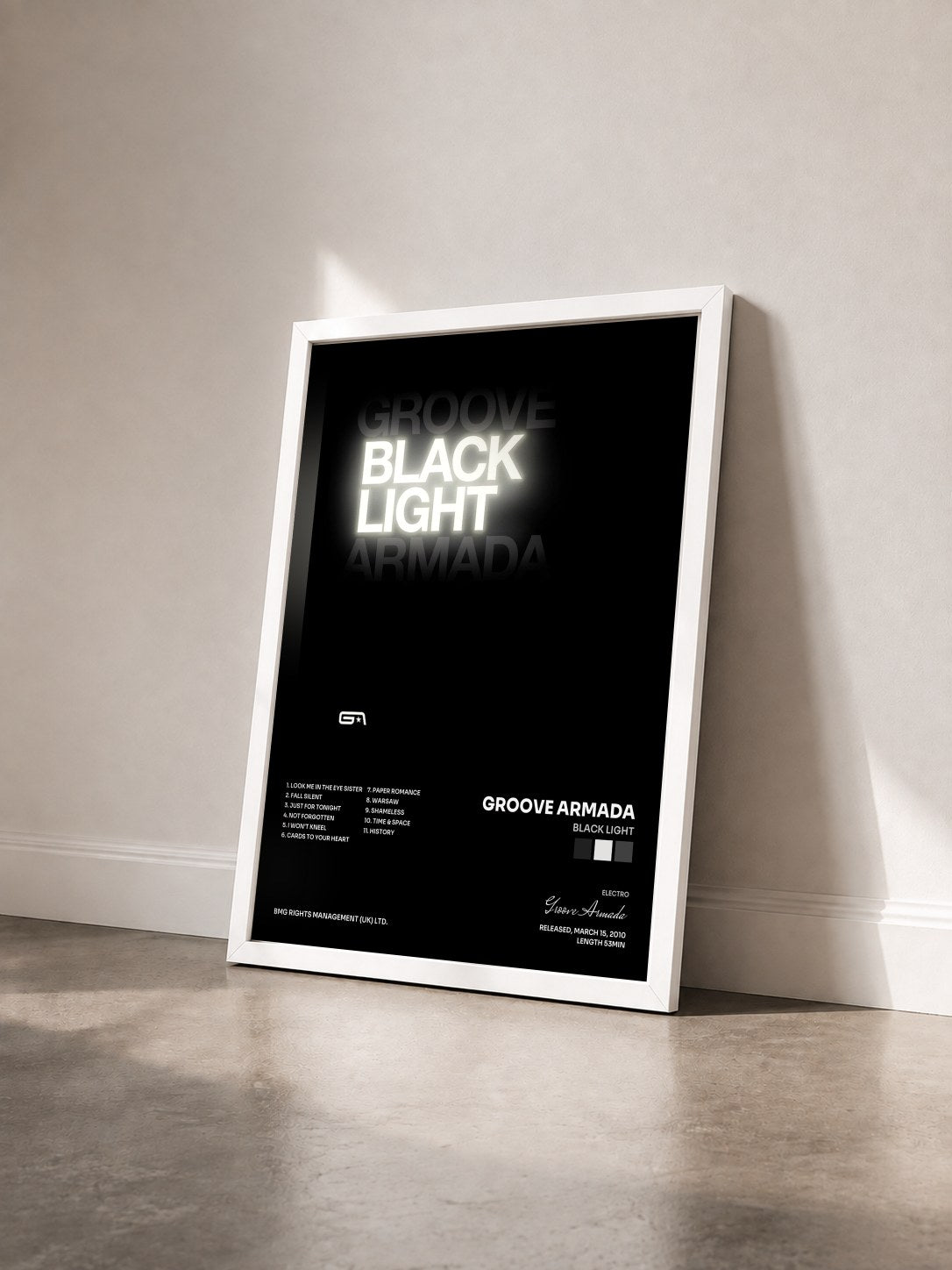 #blanc Tableau de l'album Black Light de Groove Armada vu de trois quarts, cadre blanc