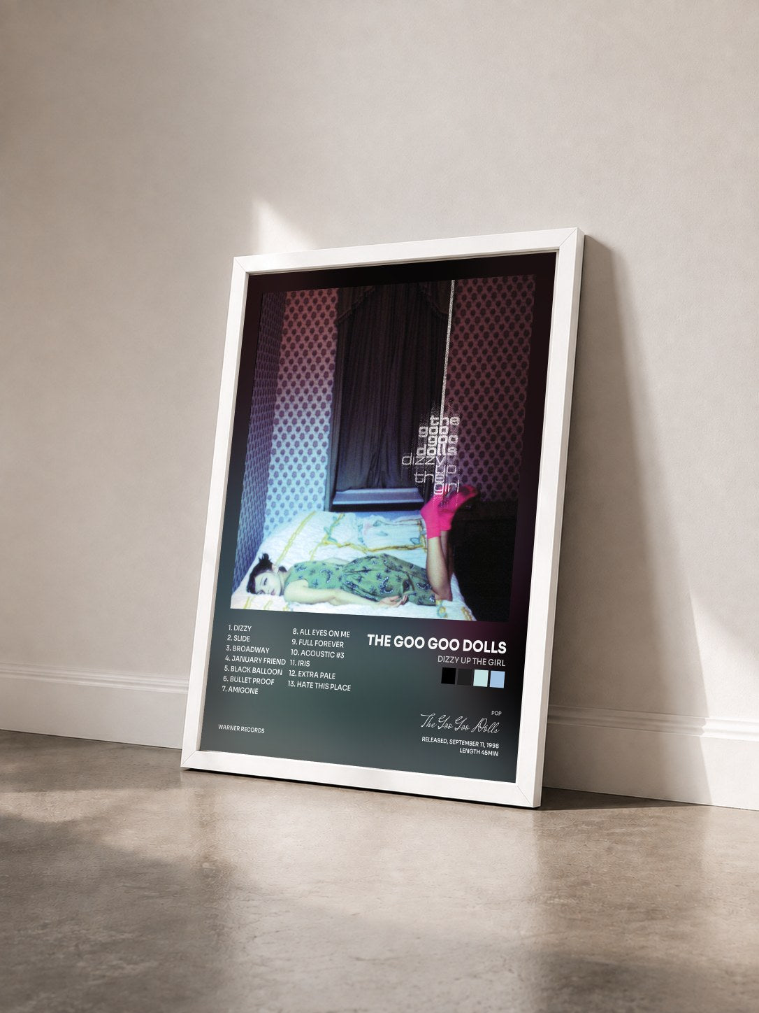 #blanc Tableau de l'album Dizzy up the Girl de The Goo Goo Dolls vu de trois quarts, cadre blanc