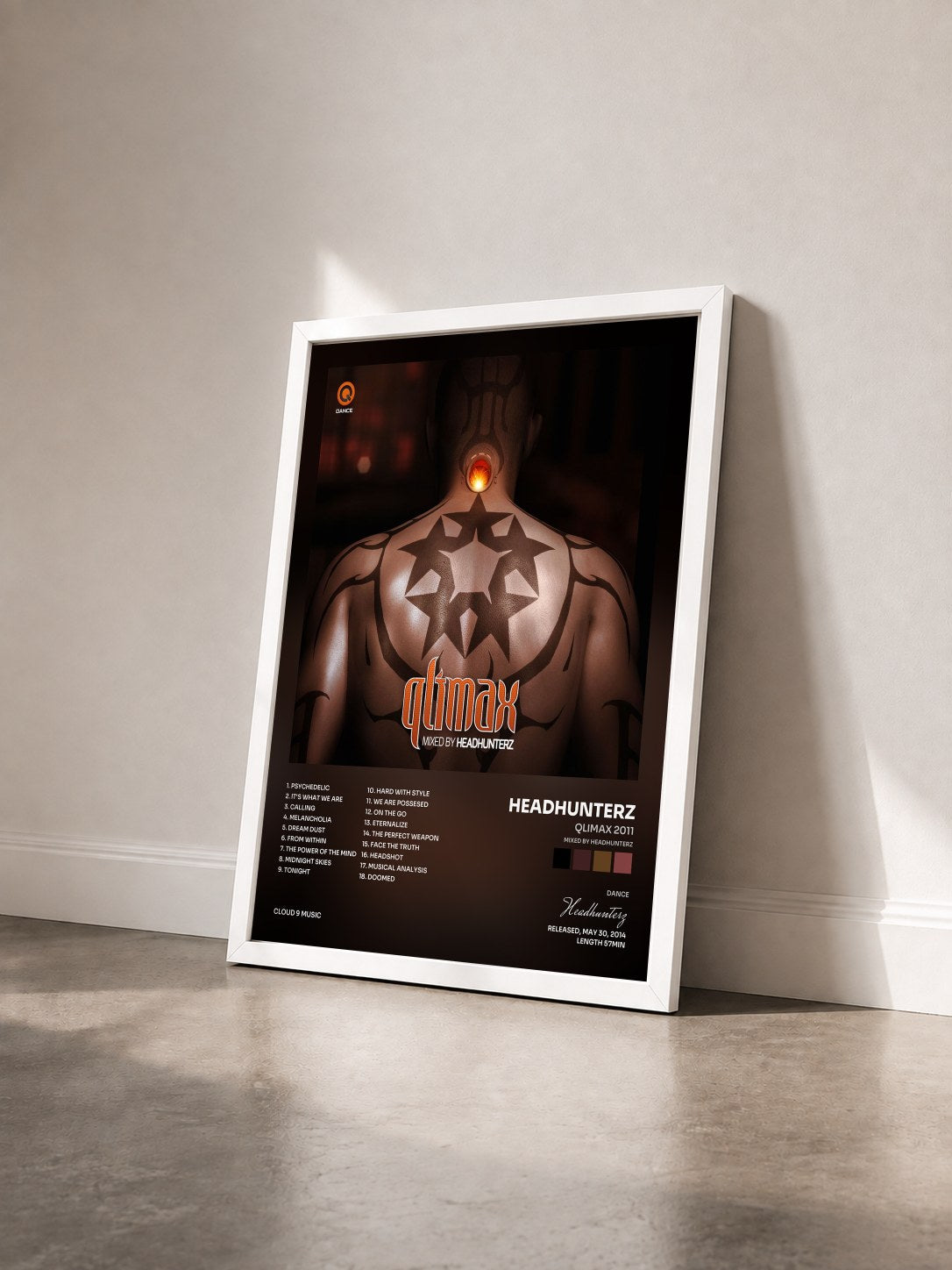 #blanc Tableau de l'album Qlimax 2011 (Mixed by Headhunterz) de Headhunterz vu de trois quarts, cadre blanc