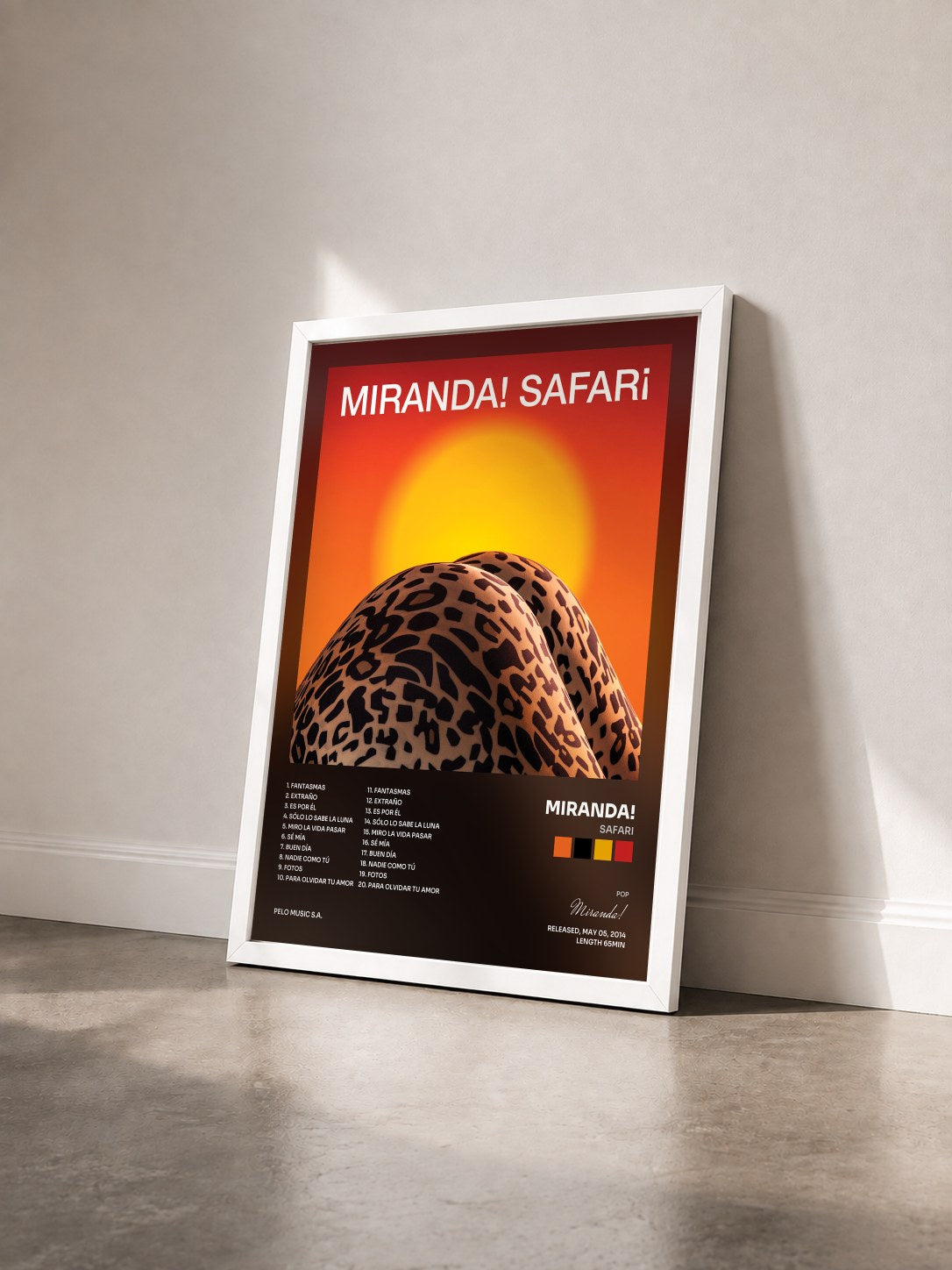 #blanc Tableau de l'album Safari de Miranda! vu de trois quarts, cadre blanc