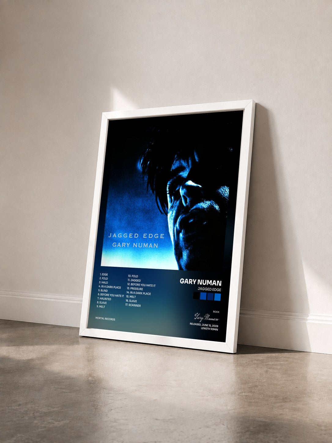 #blanc Tableau de l'album Jagged Edge de Gary Numan vu de trois quarts, cadre blanc