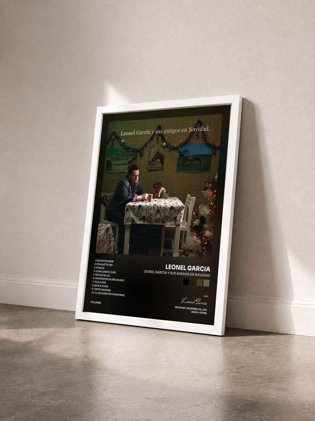 #blanc Tableau de l'album Leonel García y sus Amigos en Navidad de Leonel Garcia vu de trois quarts, cadre blanc