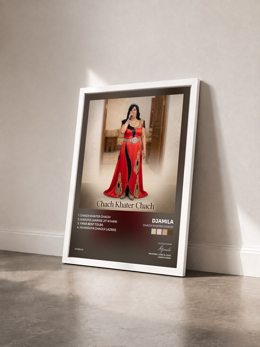 #blanc Tableau de l'album Chach Khater Chach de Djamila vu de trois quarts, cadre blanc