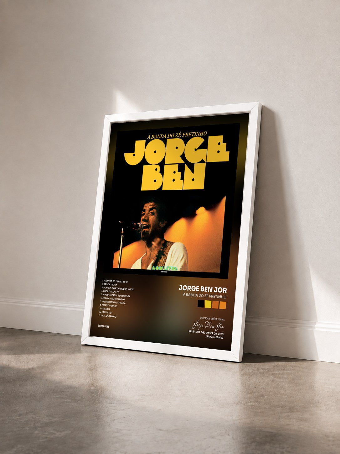 #blanc Tableau de l'album A Banda do Zé Pretinho de Jorge Ben Jor vu de trois quarts, cadre blanc