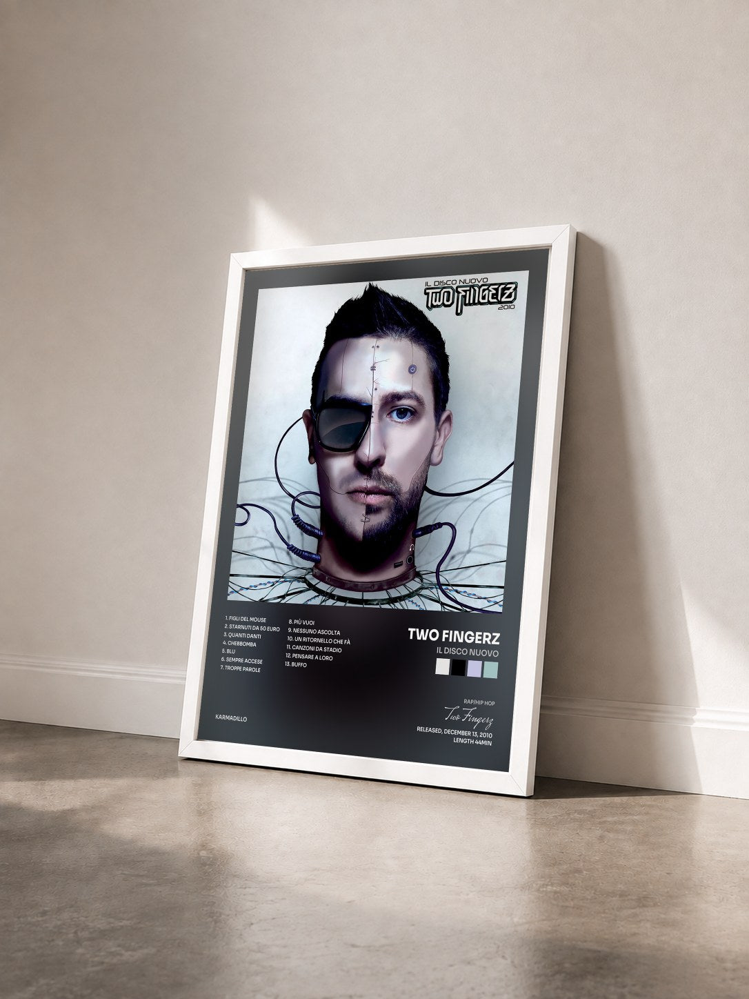 #blanc Tableau de l'album Il disco nuovo de Two Fingerz vu de trois quarts, cadre blanc