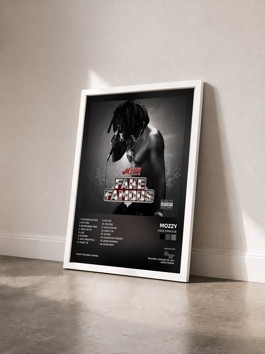 #blanc Tableau de l'album Fake Famous de Mozzy vu de trois quarts, cadre blanc