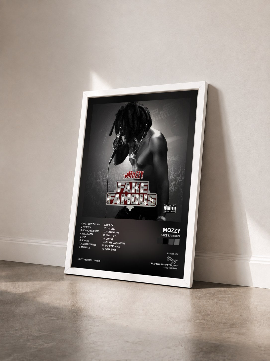 #blanc Tableau de l'album Fake Famous de Mozzy vu de trois quarts, cadre blanc