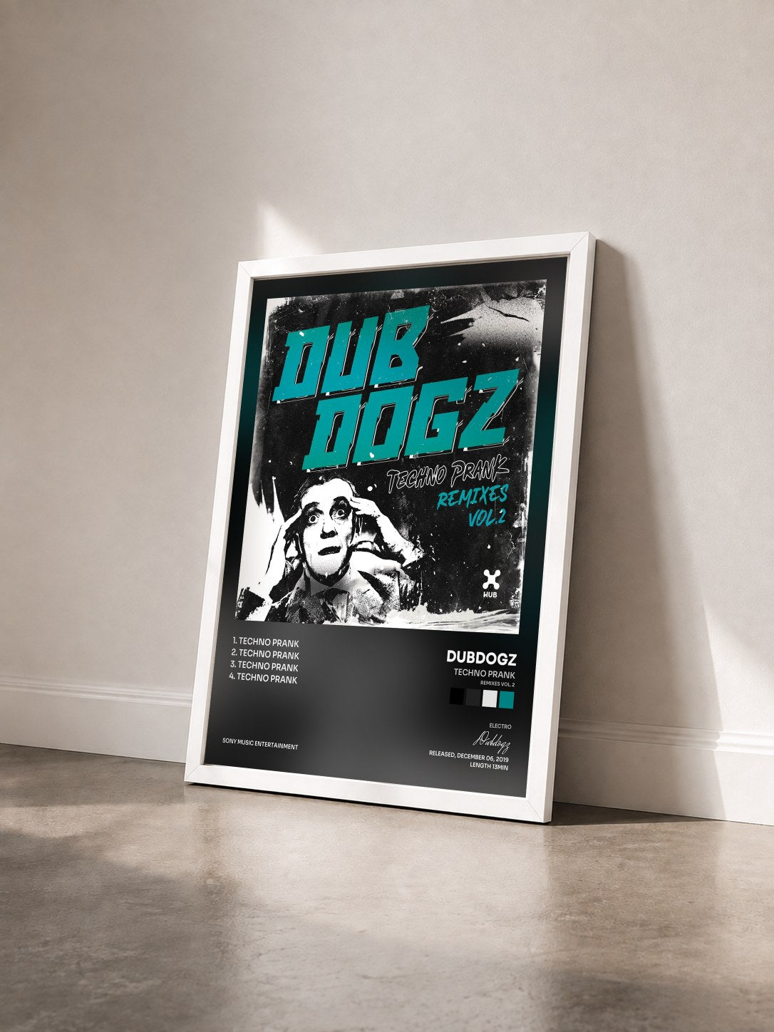 #blanc Tableau de l'album Techno Prank (Remixes Vol. 2) de Dubdogz vu de trois quarts, cadre blanc