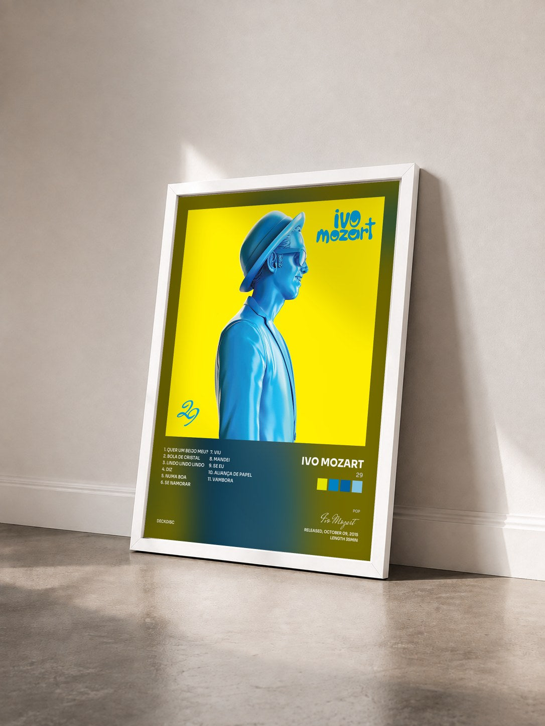 #blanc Tableau de l'album 29 de Ivo Mozart vu de trois quarts, cadre blanc